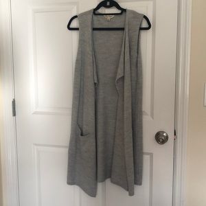 Sleeveless cardigan